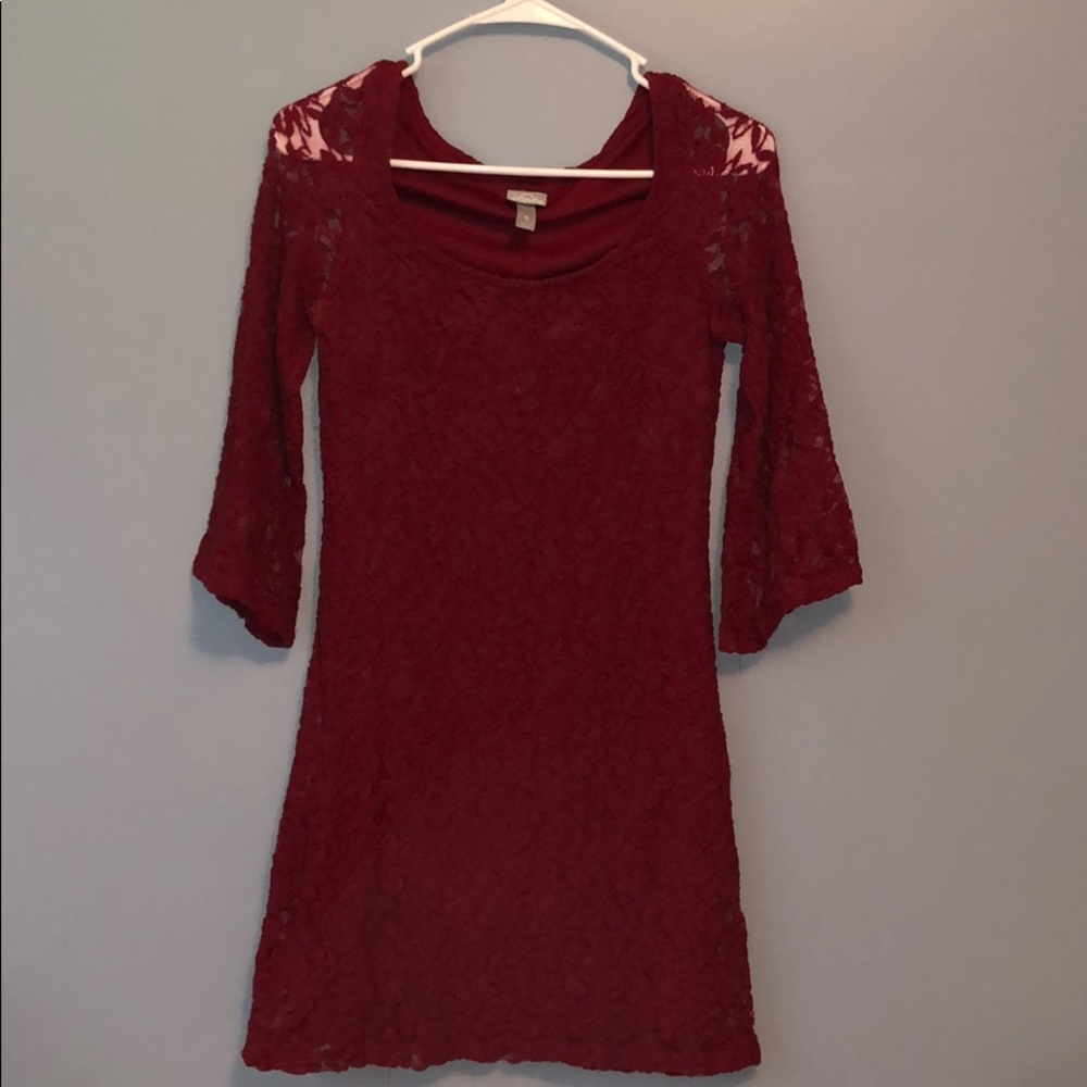 Slimmer fitting, burgundy dress